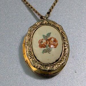 Vintage 1928 Locket